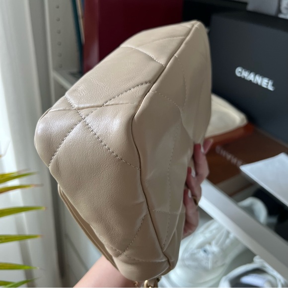 EUC CHANEL 19 Flap Bag Beige Small/Medium Lambskin Leather Full Set - Picture 8 of 12